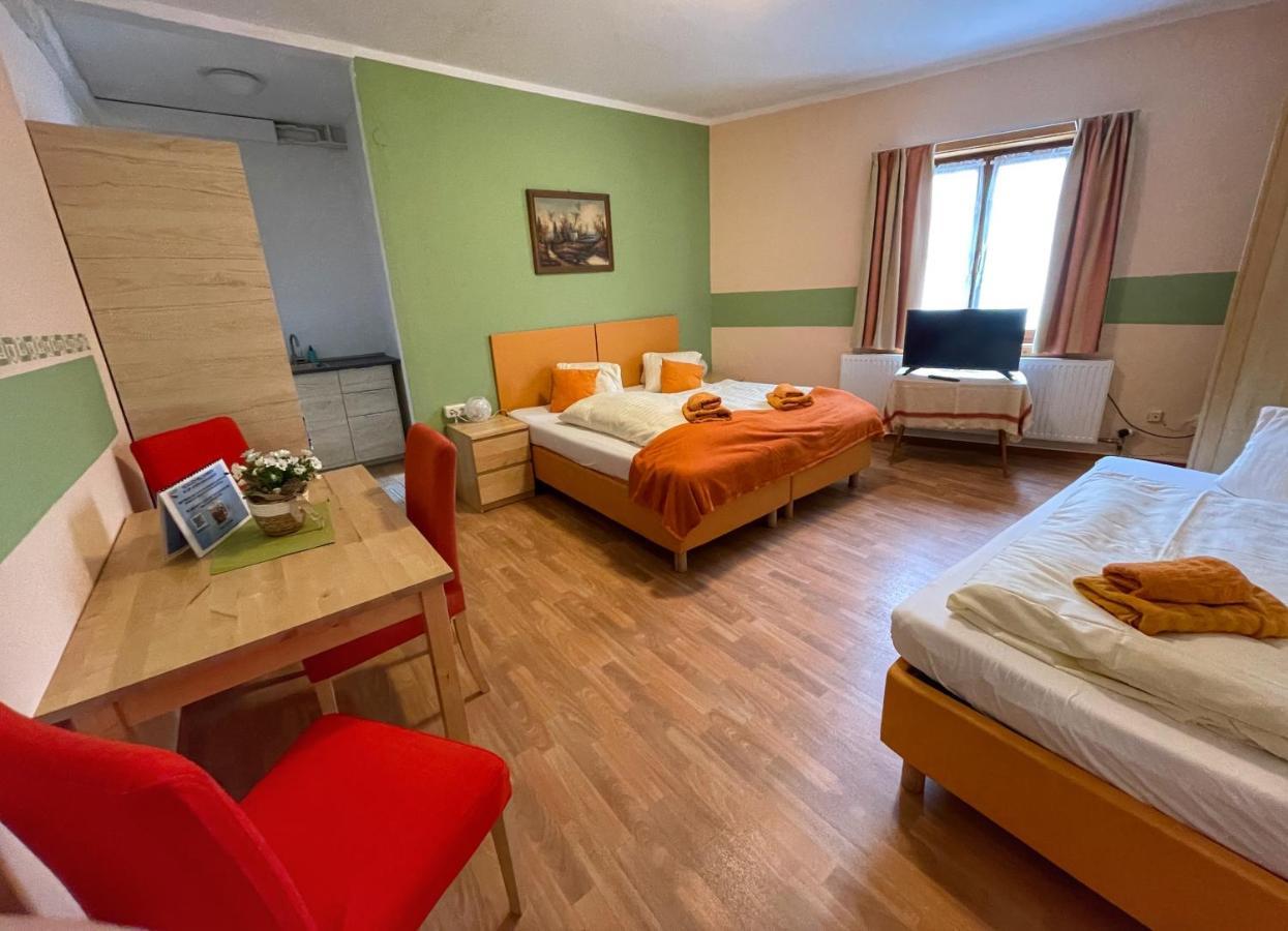 Pension Goeschlberger Мондзее Экстерьер фото