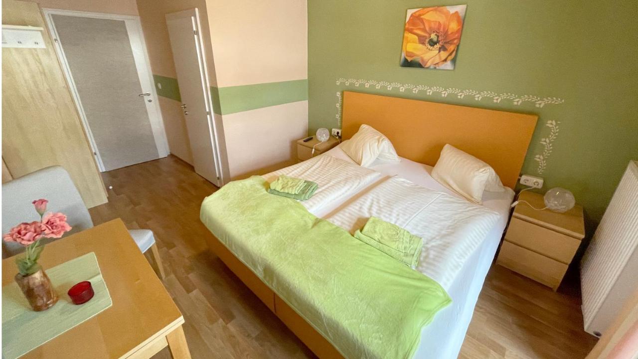 Pension Goeschlberger Мондзее Экстерьер фото