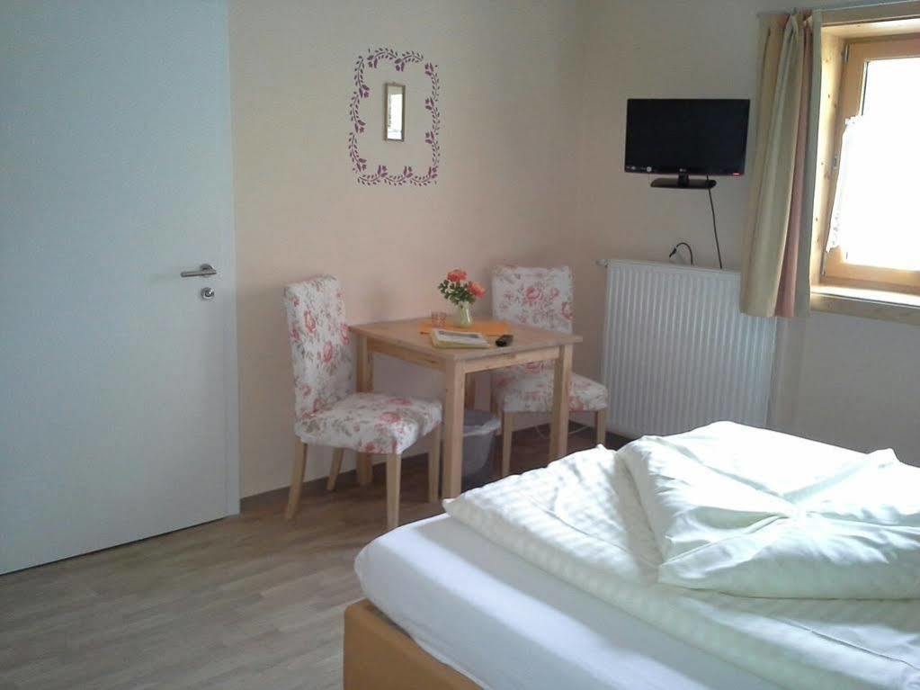 Pension Goeschlberger Мондзее Экстерьер фото
